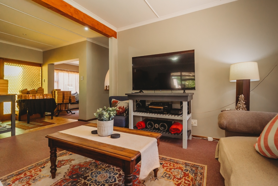 5 Bedroom Property for Sale in Heatherlands Western Cape